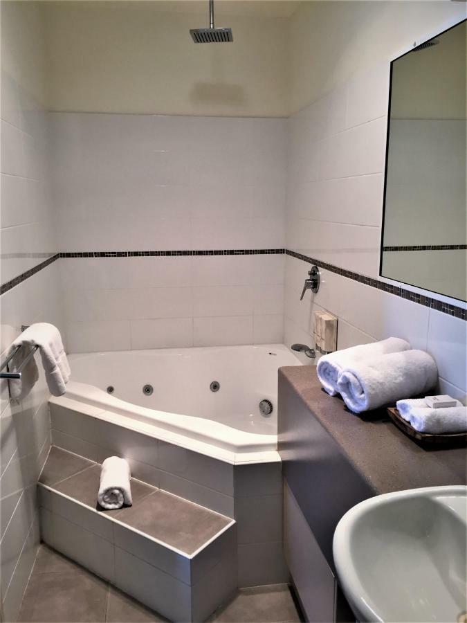 Motor 4* Pittsworth